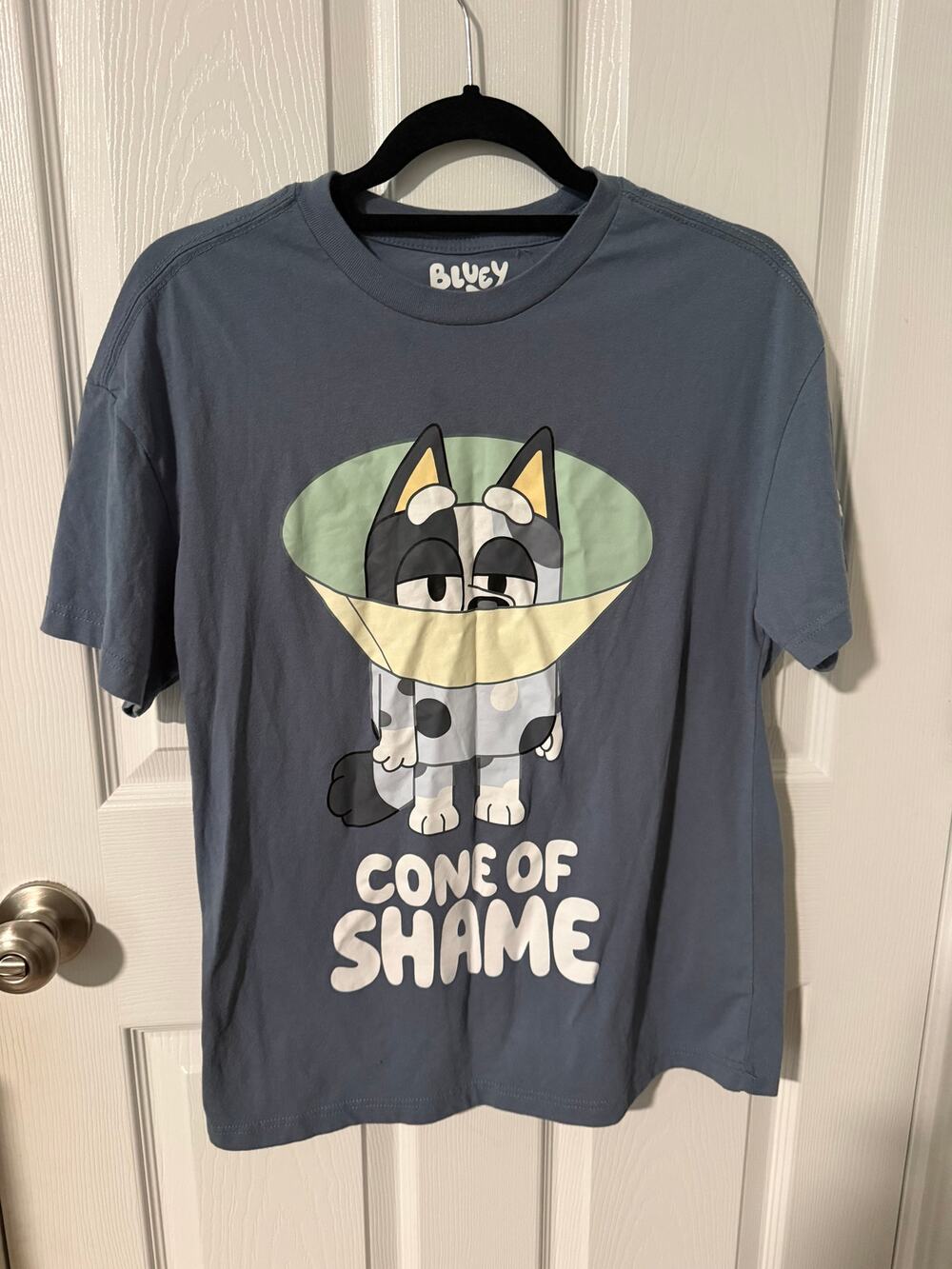 Bluey Muffin Cone of Shame Shirt Men's Size XS